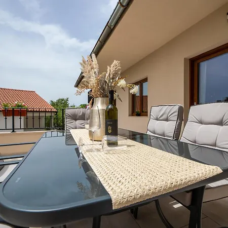 88 Trees Luxury Apartment